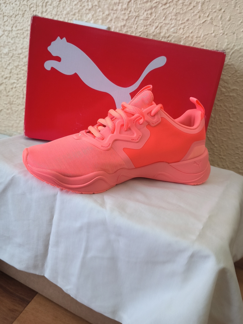 Womens Zone XT Pearl Sneakers Neon Pink Athletic Sneakers